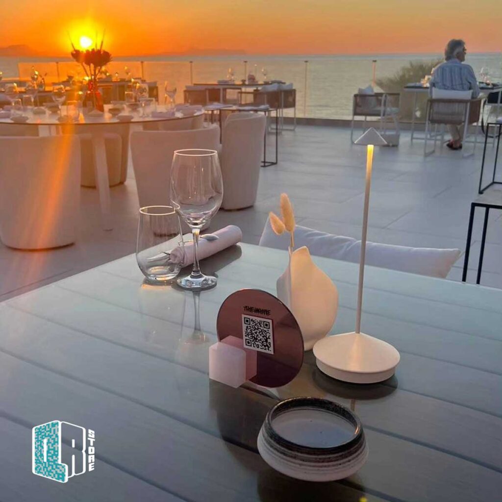 Round acrylic QR stand