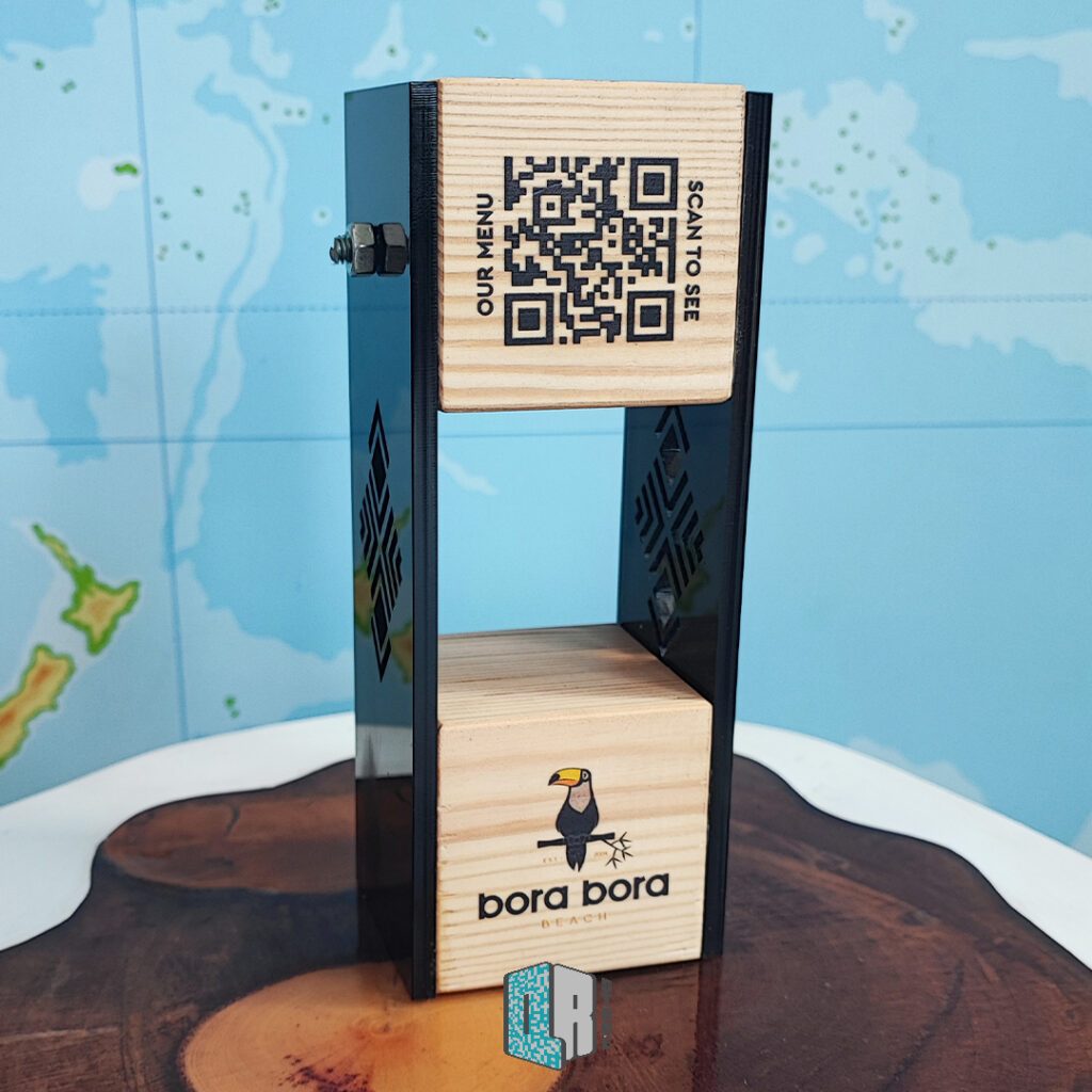 QR-store---BoraBora-Social stand plexi+wood