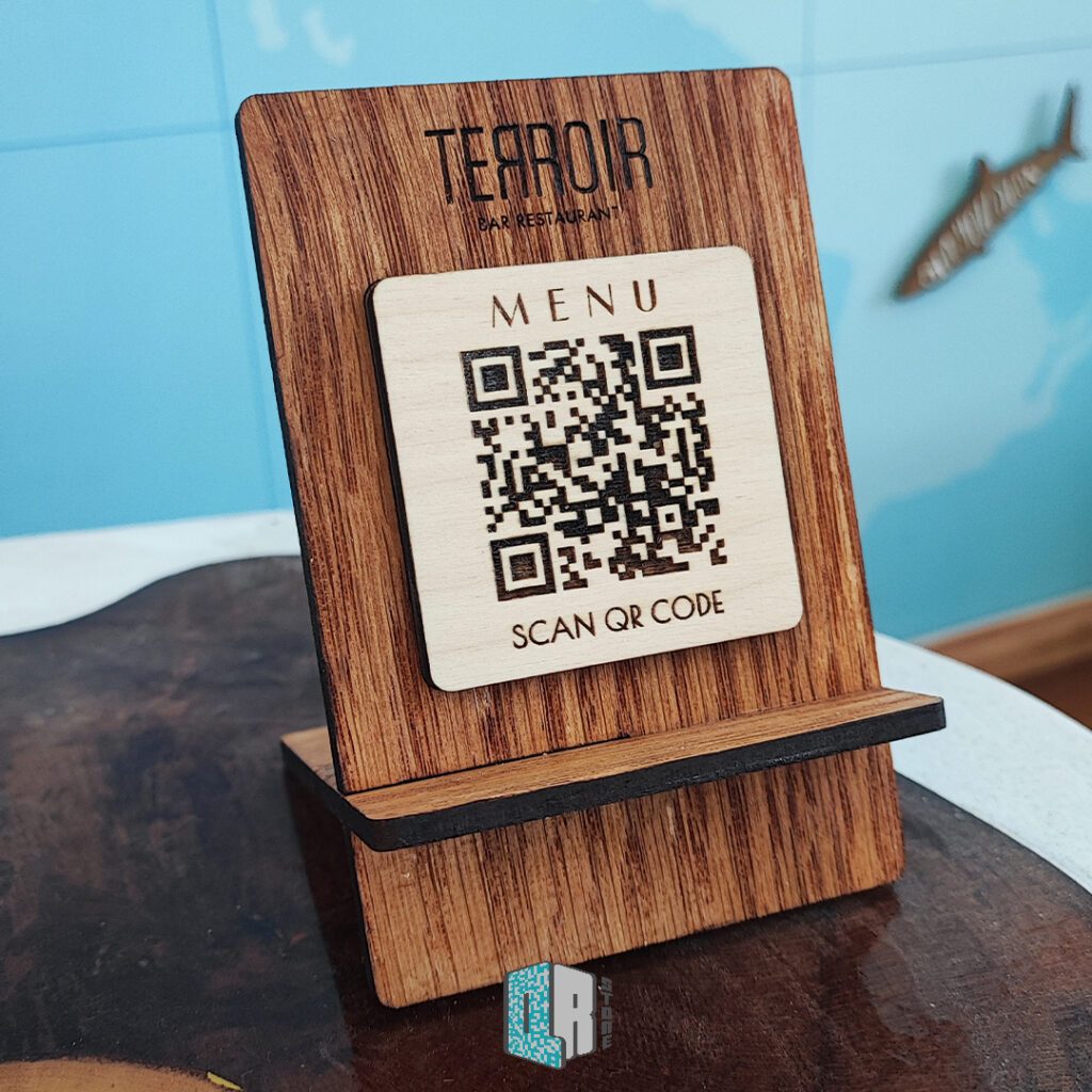 QR-store---Terroir wooden stand