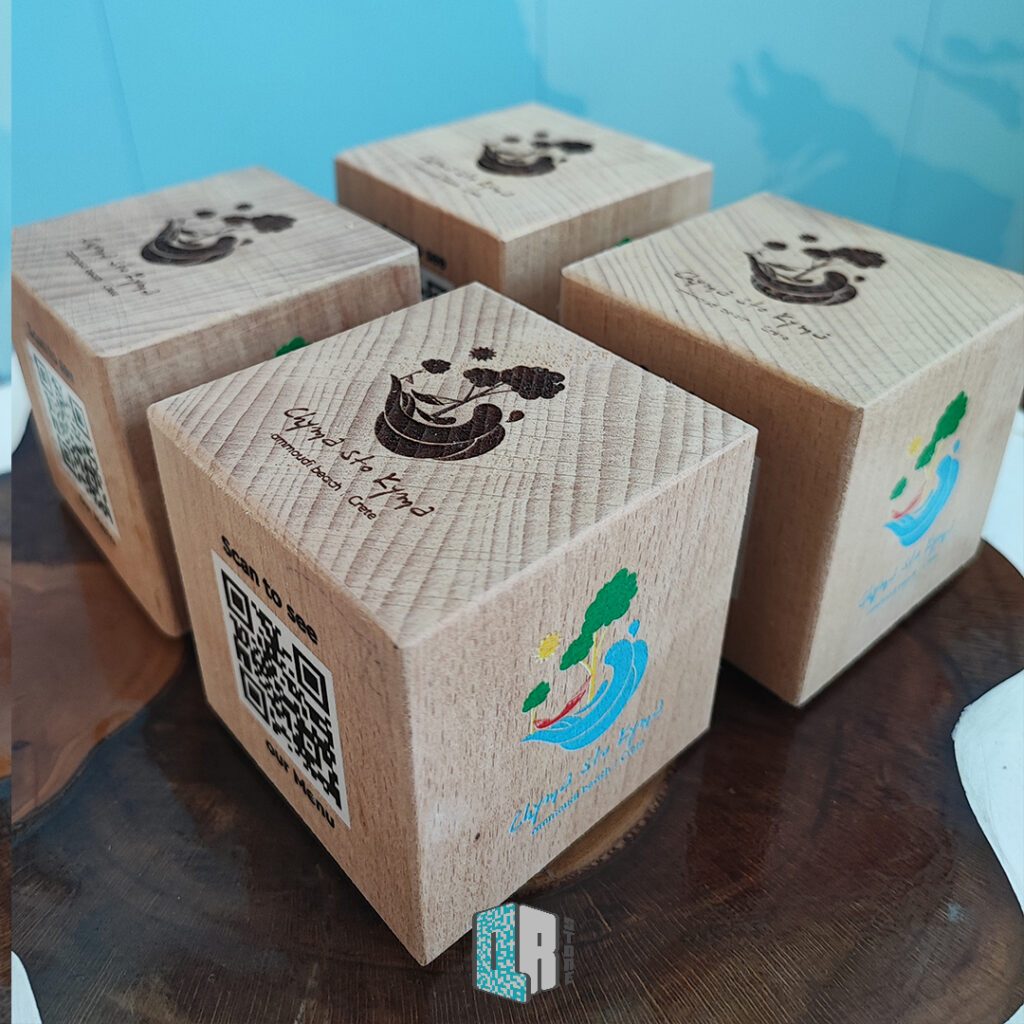 QR-store - Wooden cube