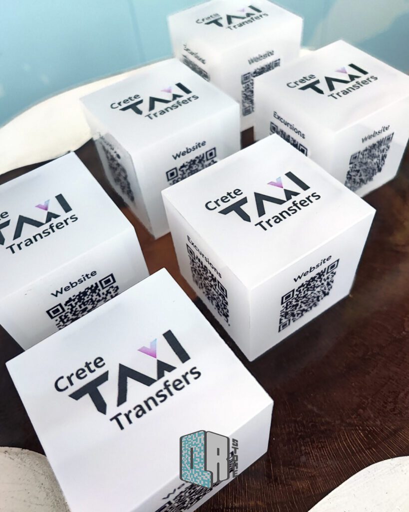 QR-store - White acrylic cube