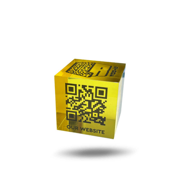 QR 1.13 - Clear yellow acrylic cube